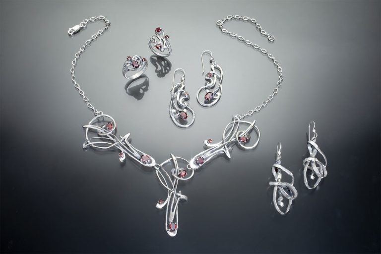 Silver jewelry set with garnet by Jacques Hemsi of Jewelry of Chardavogne
