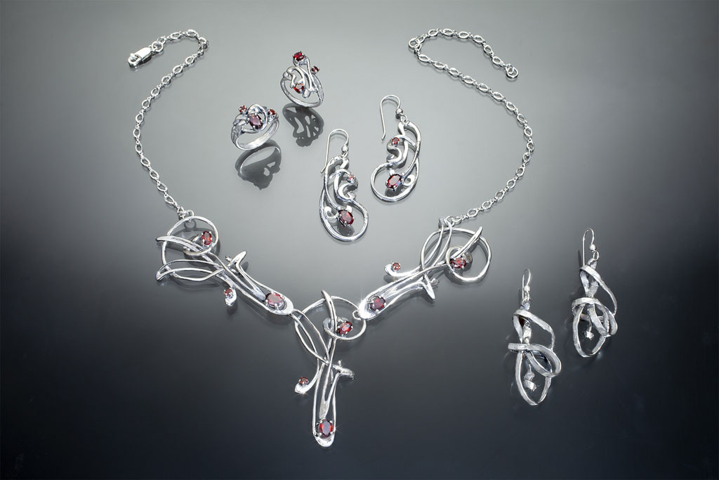 Silver jewelry set with garnet by Jacques Hemsi of Jewelry of Chardavogne